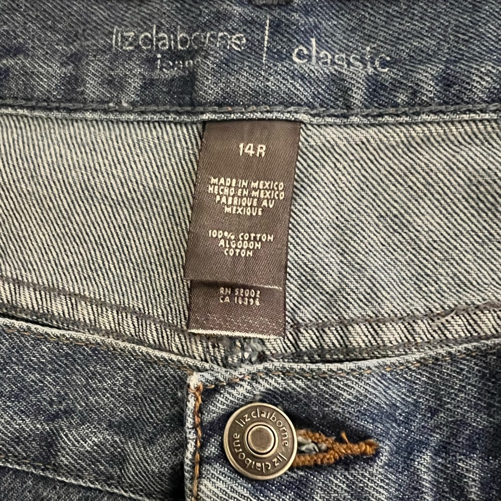 ⭐️Host Pick⭐️ Liz Claiborne Classic Blue Jeans size 14R - Picture 4 of 5